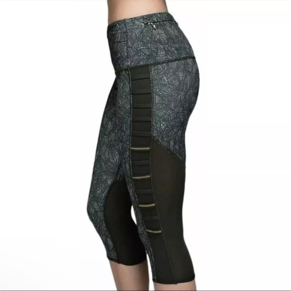 Lululemon Breezy Crop Jazzy Gator Full On Luxtreme Leggings Size 8